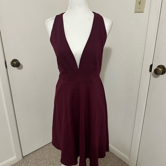 Lulus Finesse Burgundy Plunge V-Neck Sleeveless Knee Length Dress Women's Sz L - Picture 2 of 8